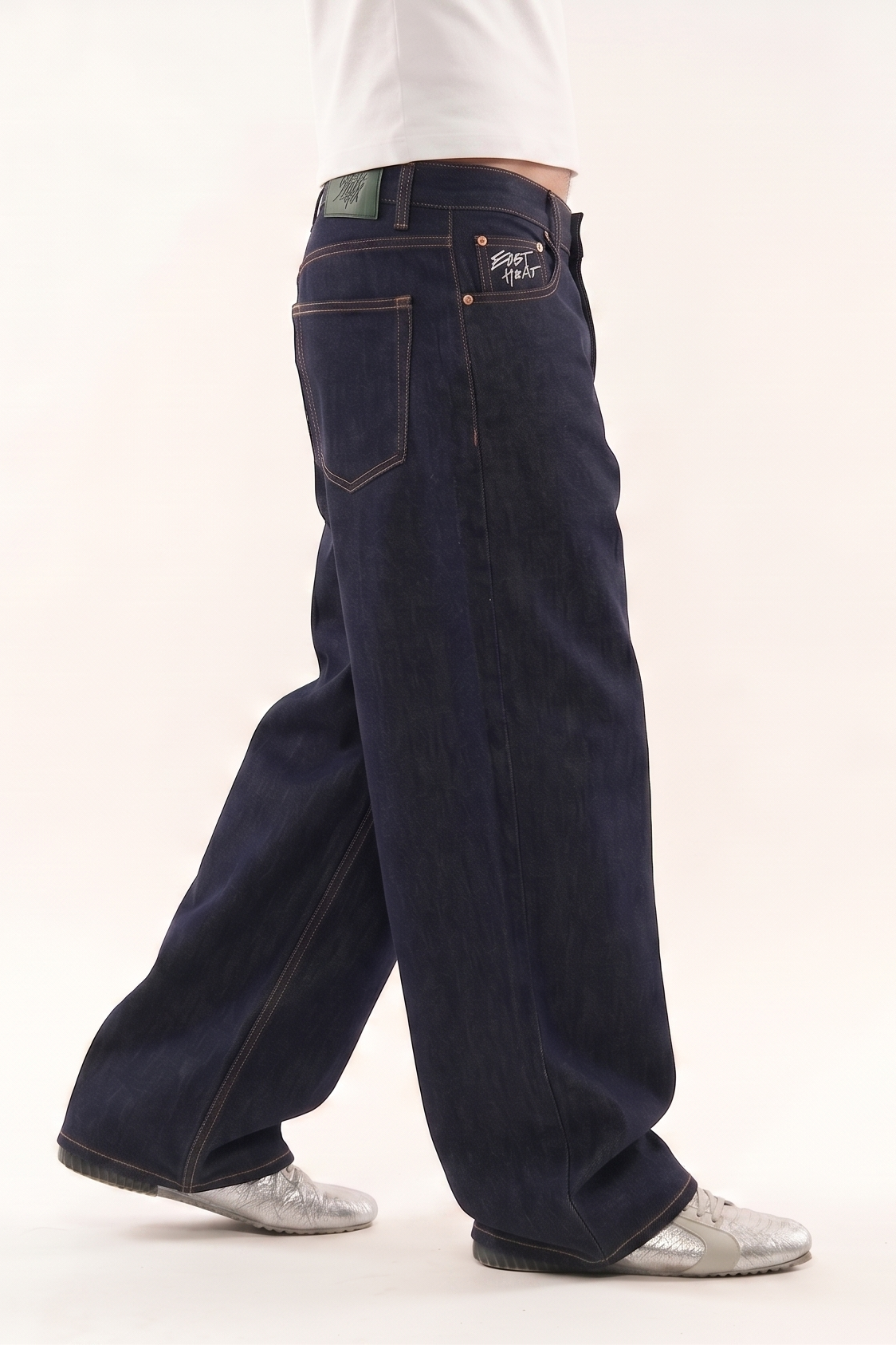 Stitched raw denim (male cut)